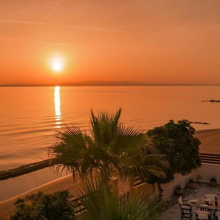 Villa Elizabeth - Seafront Classic Villa! Аргаси Екстериор снимка