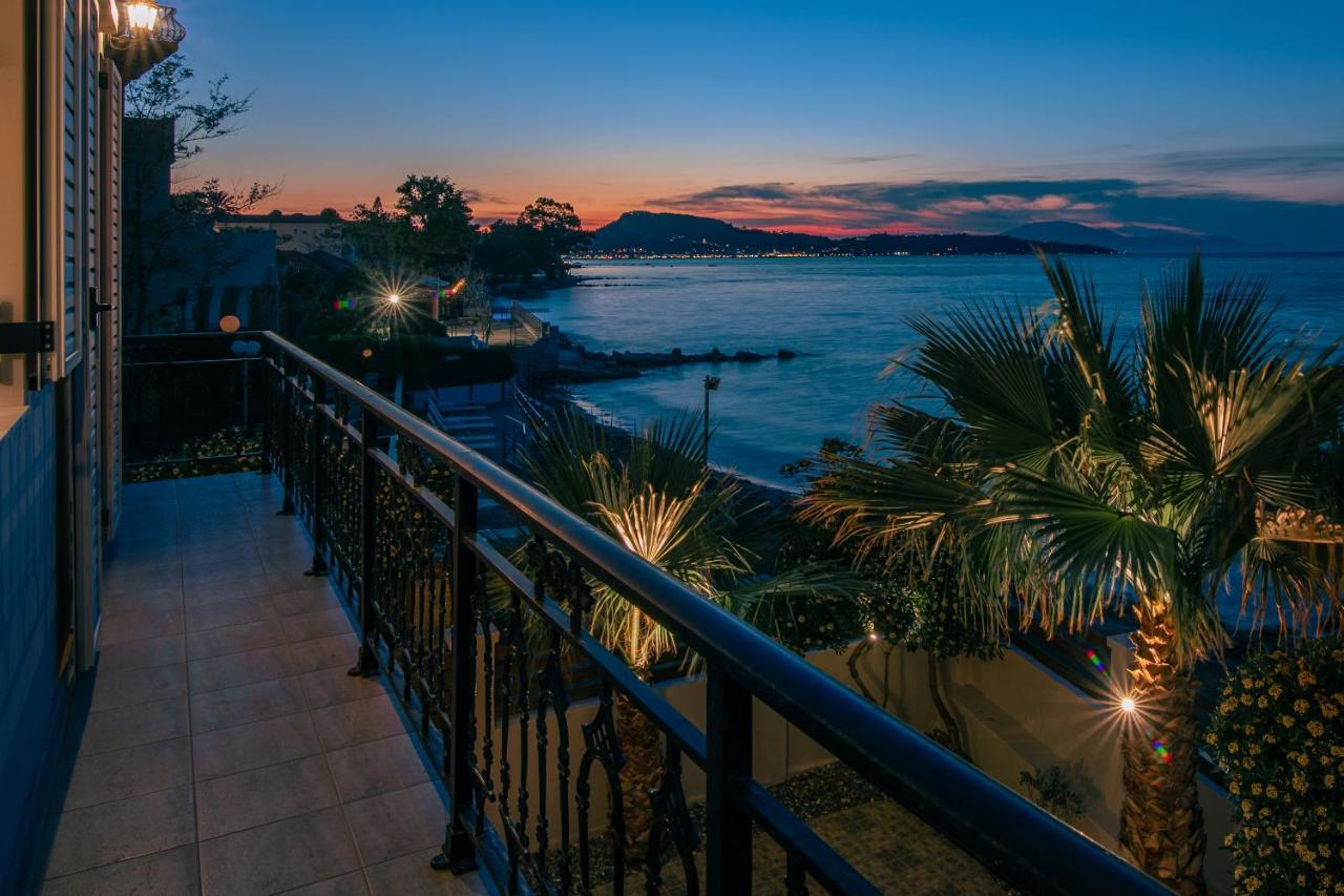 Villa Elizabeth - Seafront Classic Villa! Аргаси Екстериор снимка