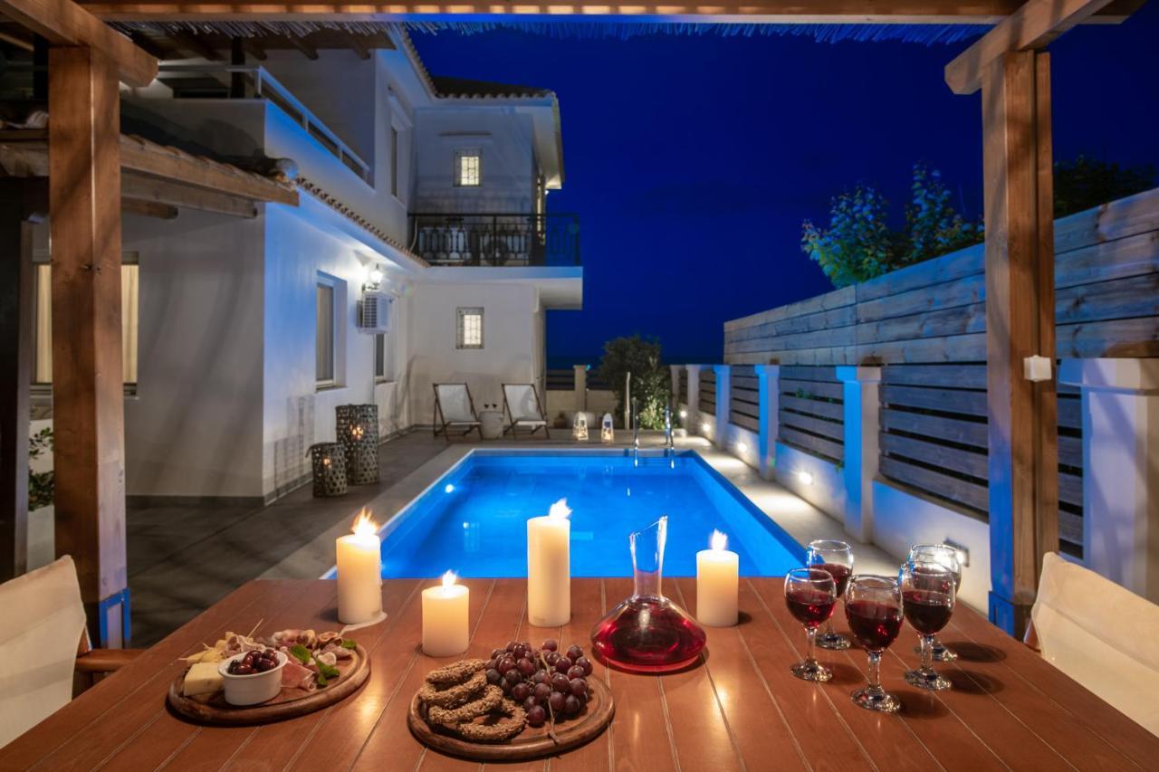 Villa Elizabeth - Seafront Classic Villa! Аргаси Екстериор снимка