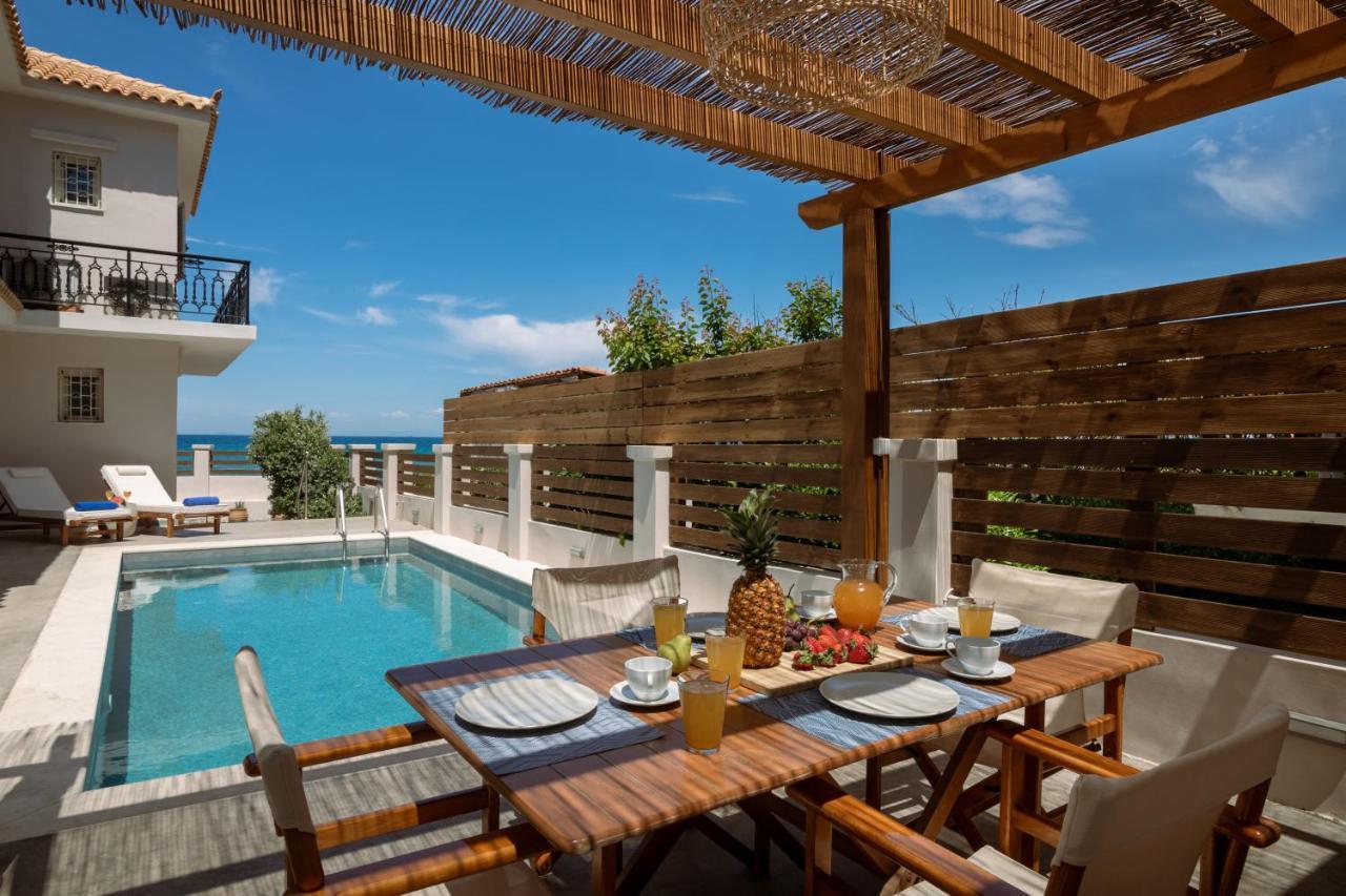 Villa Elizabeth - Seafront Classic Villa! Аргаси Екстериор снимка