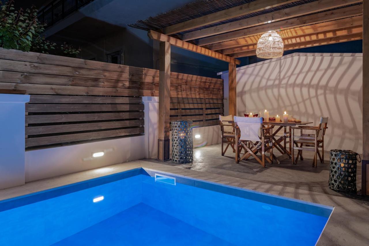 Villa Elizabeth - Seafront Classic Villa! Аргаси Екстериор снимка