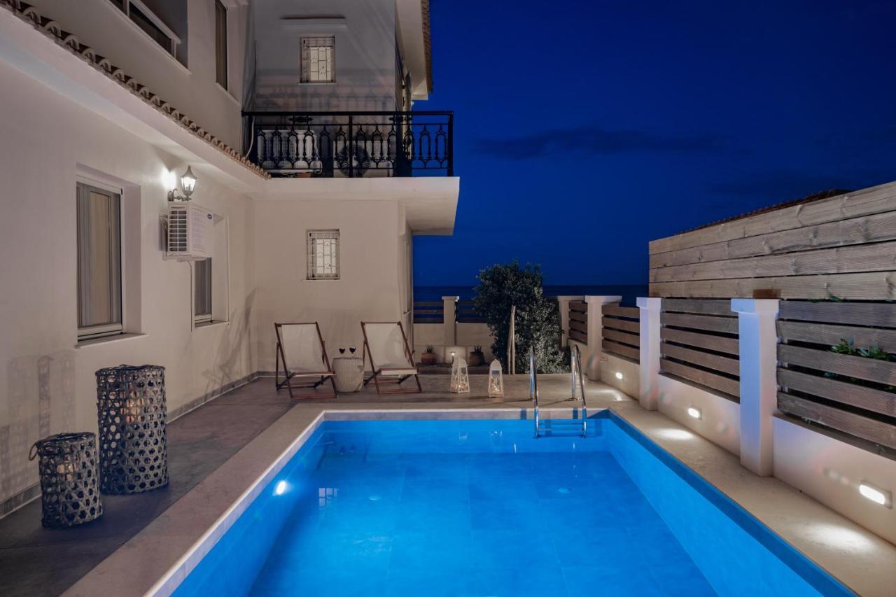 Villa Elizabeth - Seafront Classic Villa! Аргаси Екстериор снимка