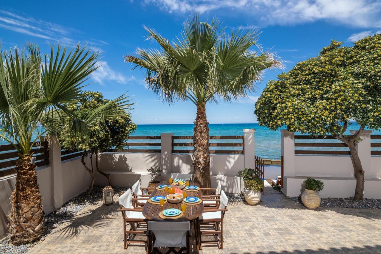 Villa Elizabeth - Seafront Classic Villa! Аргаси Екстериор снимка