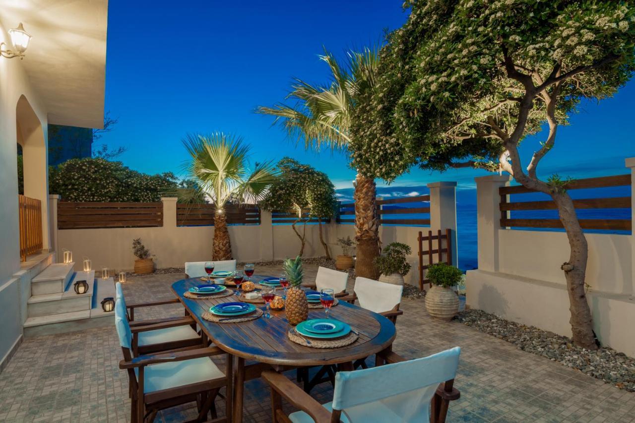 Villa Elizabeth - Seafront Classic Villa! Аргаси Екстериор снимка
