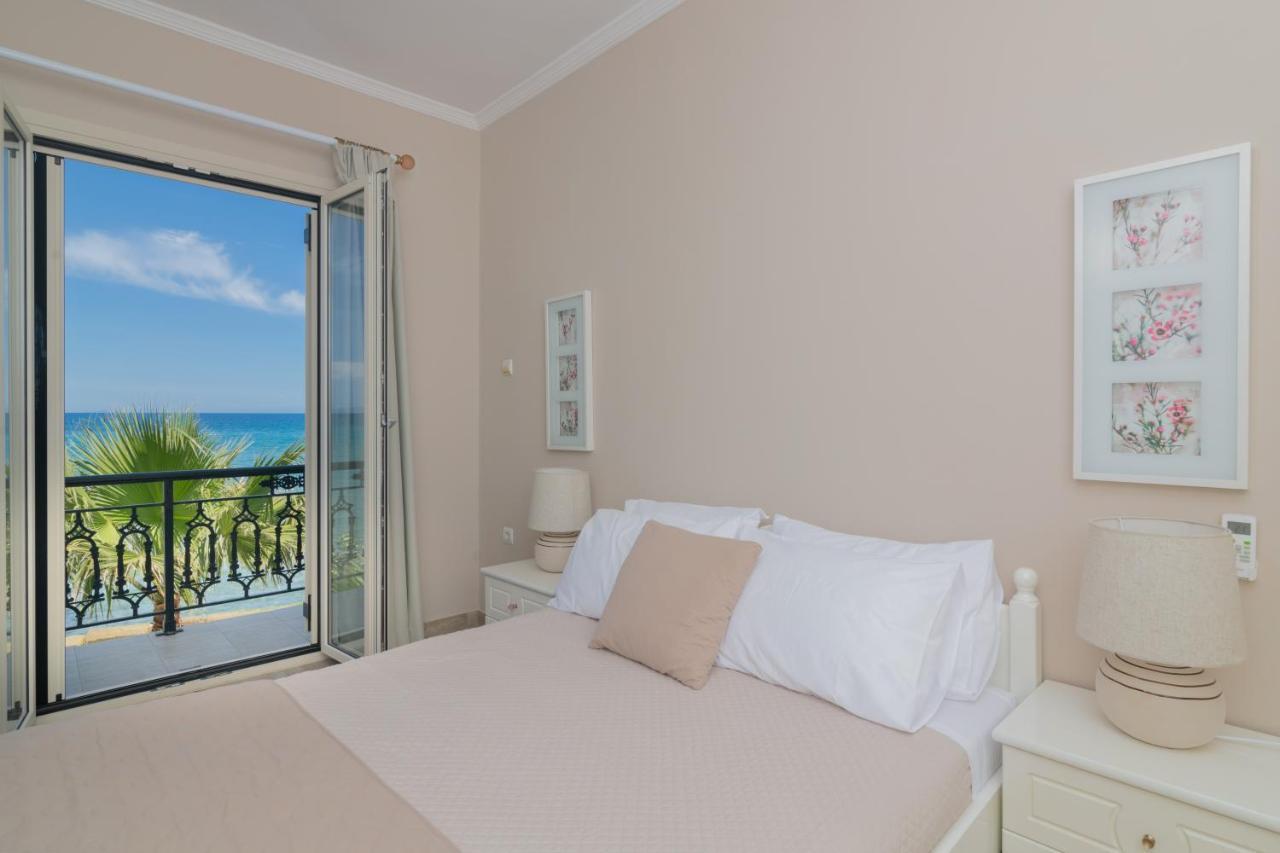 Villa Elizabeth - Seafront Classic Villa! Аргаси Екстериор снимка