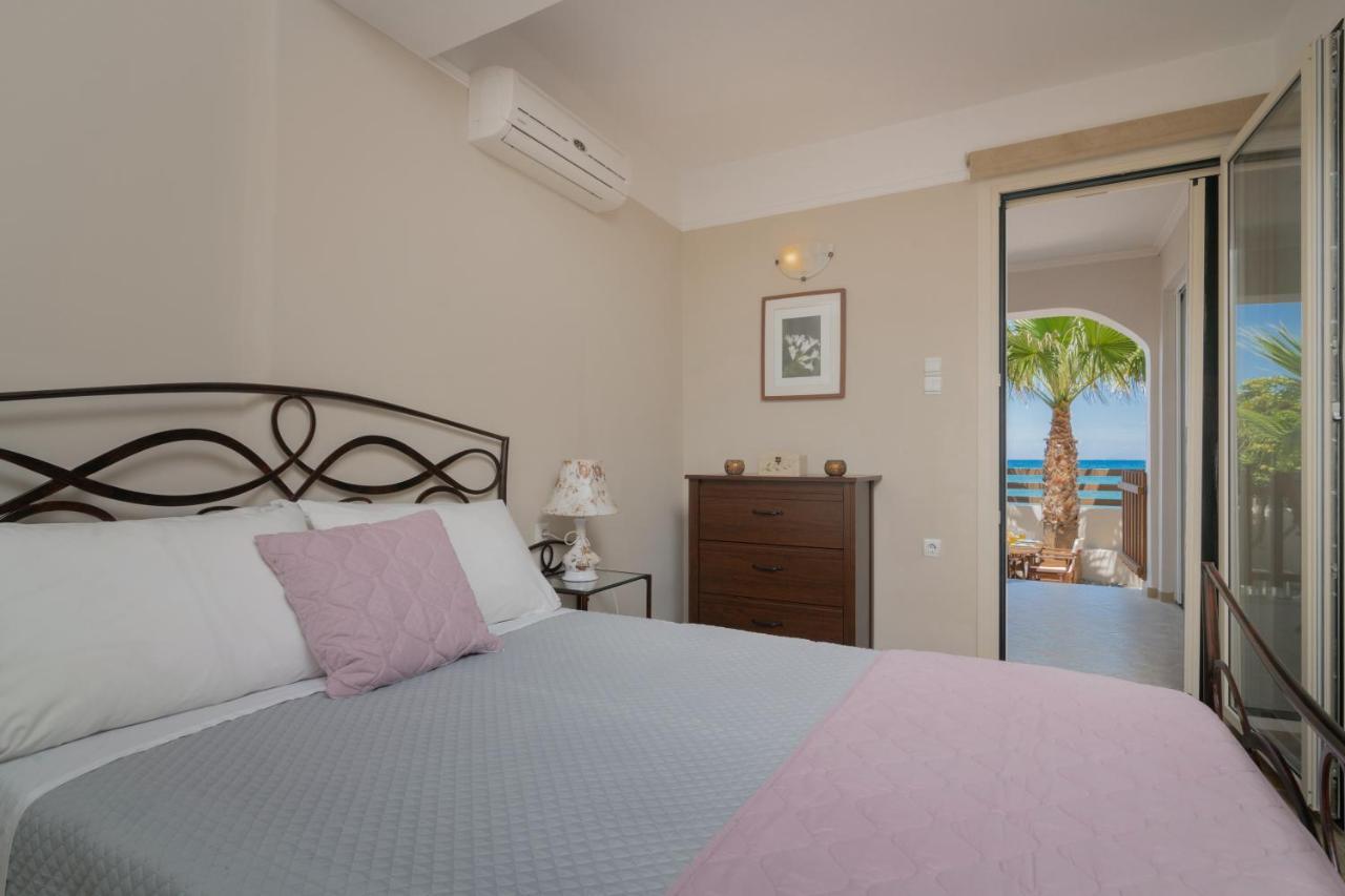 Villa Elizabeth - Seafront Classic Villa! Аргаси Екстериор снимка
