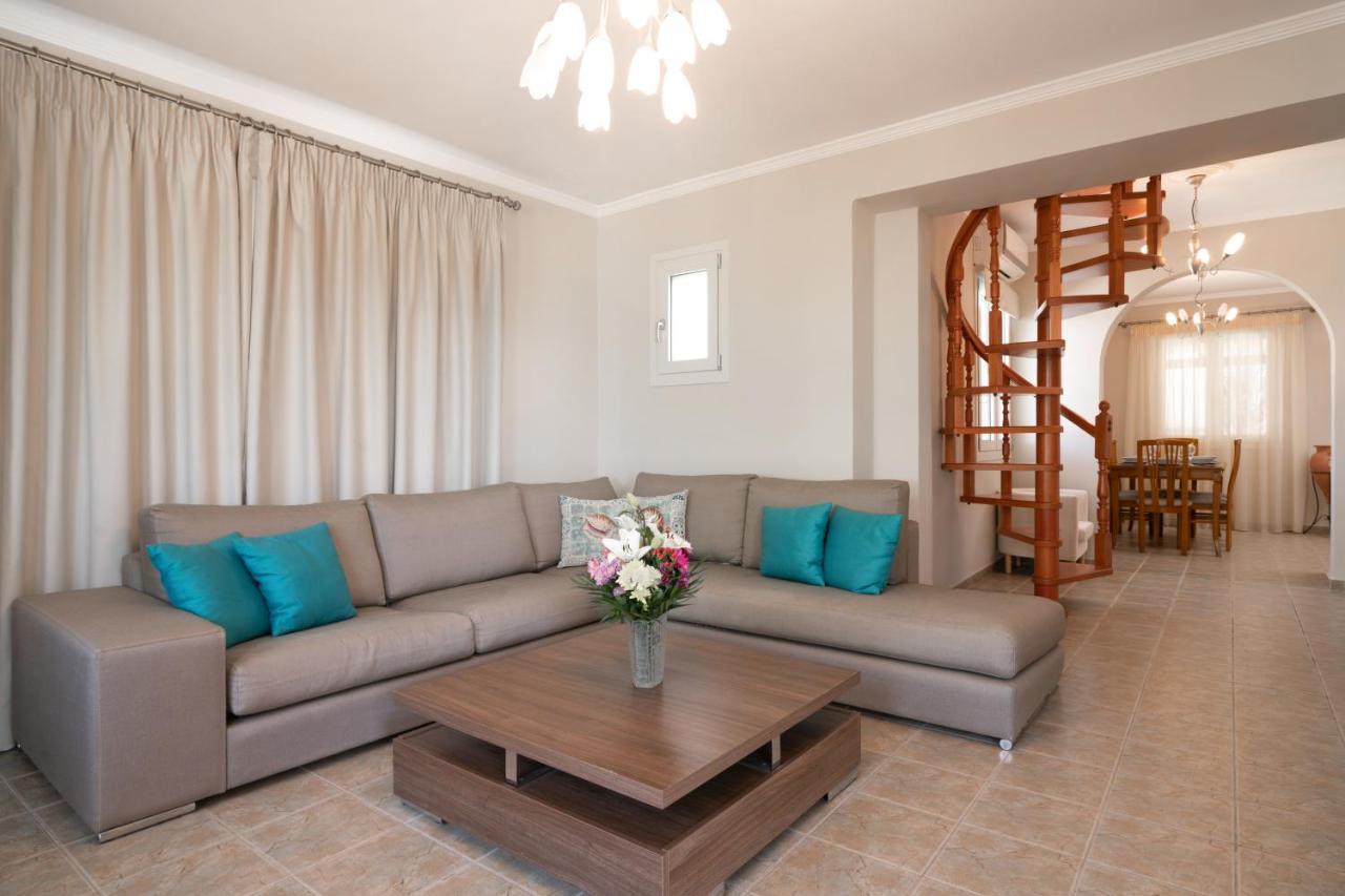 Villa Elizabeth - Seafront Classic Villa! Аргаси Екстериор снимка