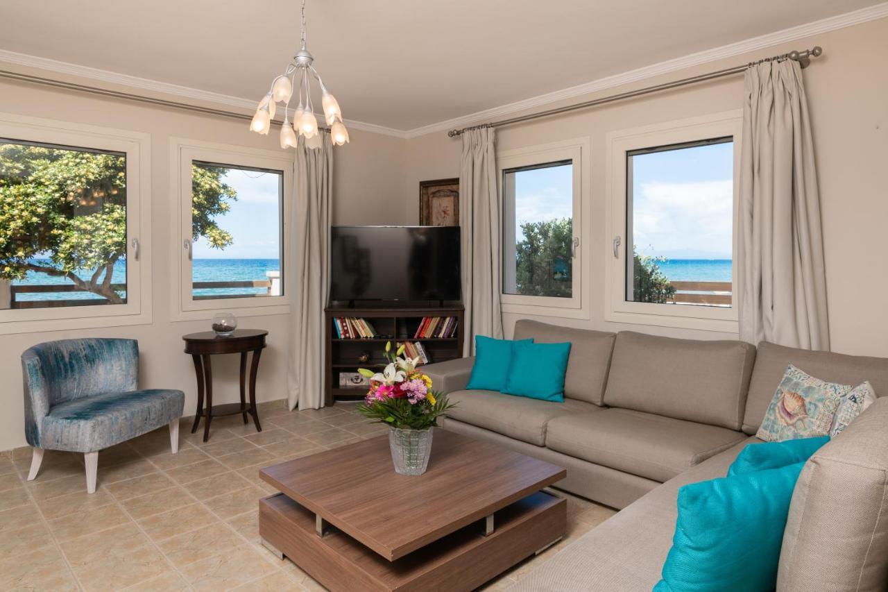 Villa Elizabeth - Seafront Classic Villa! Аргаси Екстериор снимка