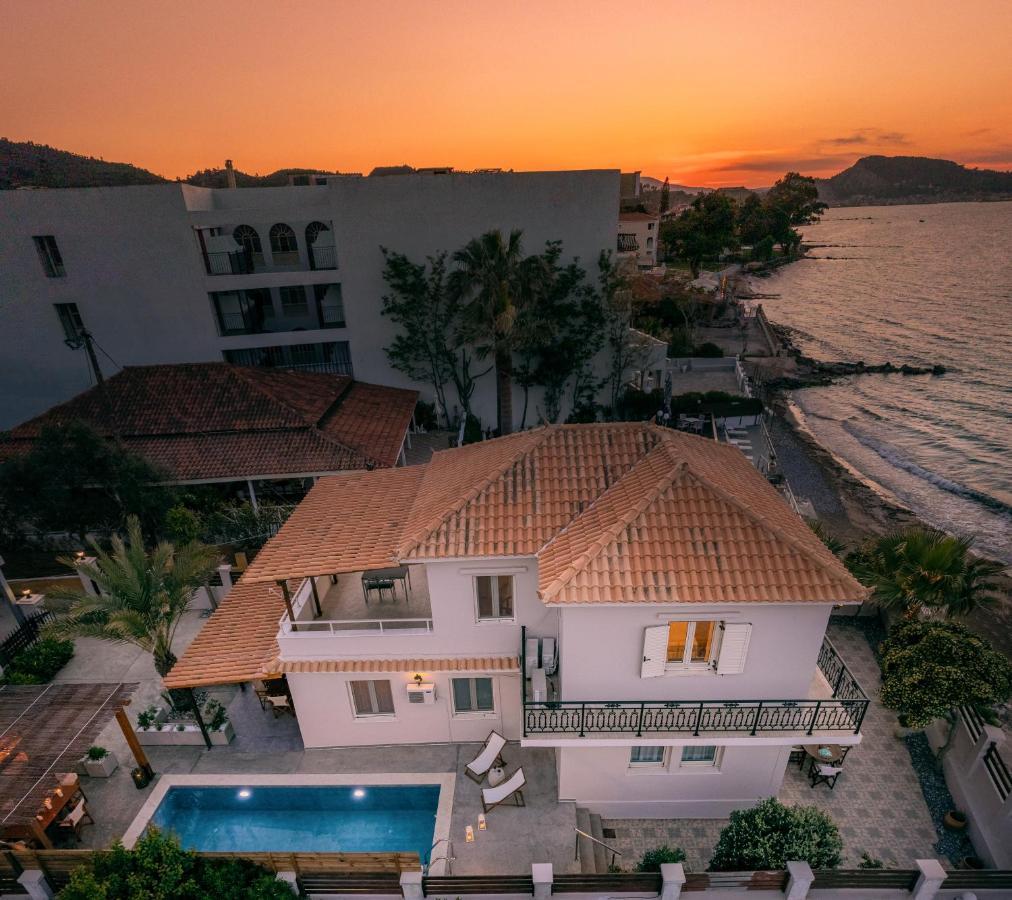 Villa Elizabeth - Seafront Classic Villa! Аргаси Екстериор снимка