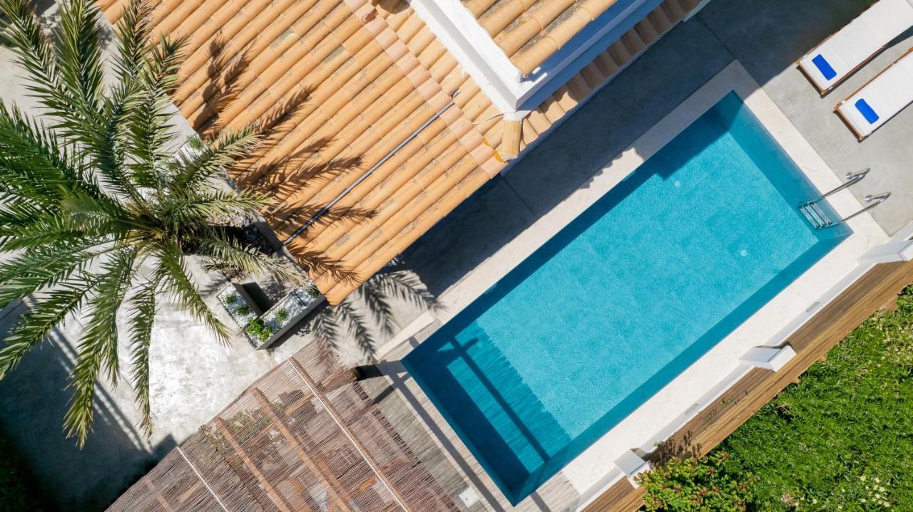 Villa Elizabeth - Seafront Classic Villa! Аргаси Екстериор снимка