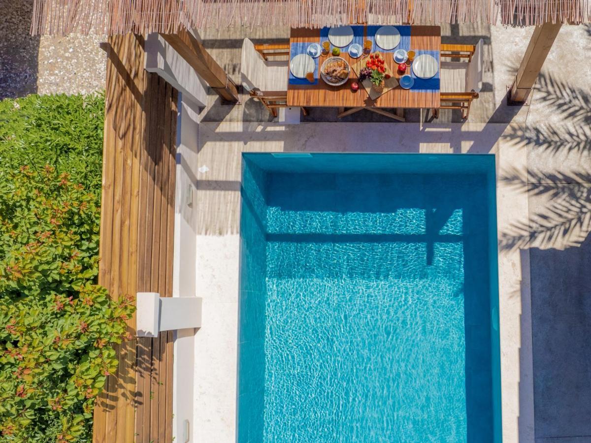 Villa Elizabeth - Seafront Classic Villa! Аргаси Екстериор снимка