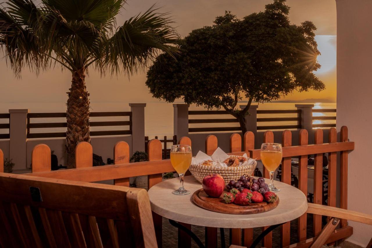 Villa Elizabeth - Seafront Classic Villa! Аргаси Екстериор снимка