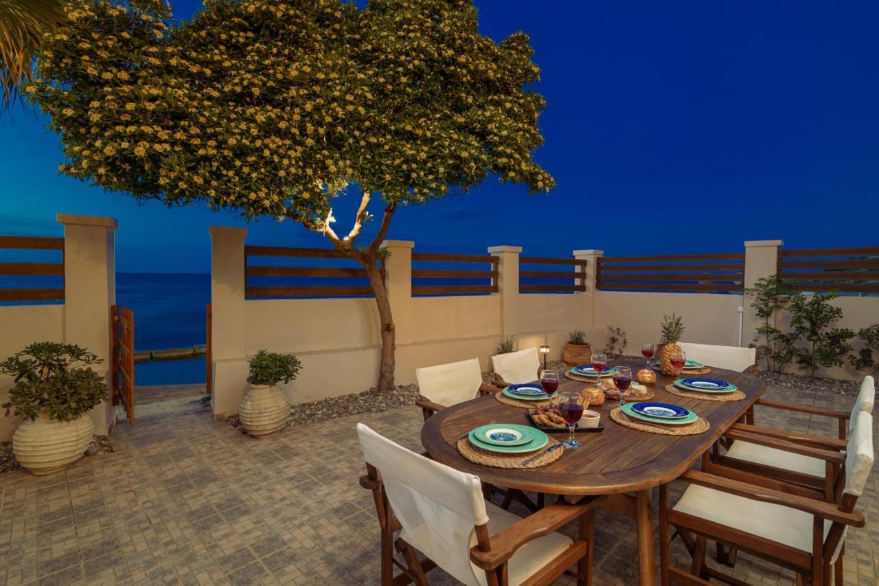 Villa Elizabeth - Seafront Classic Villa! Аргаси Екстериор снимка